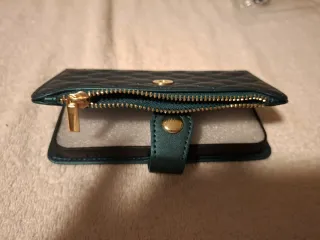 Custodia iPhone verde con porta carte e cerniera