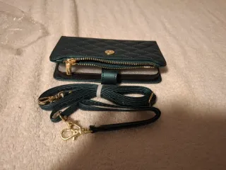 Custodia iPhone verde con porta carte e cerniera