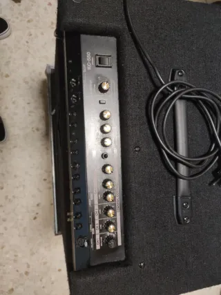 Amplificador Roland KC-550 + Caja Transporte