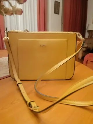 Bolso de hombro amarillo nuevo