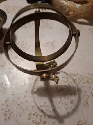 Objeto decorativo de bronce antiguo