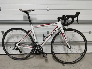 Bicicleta de carretera GT Sportive