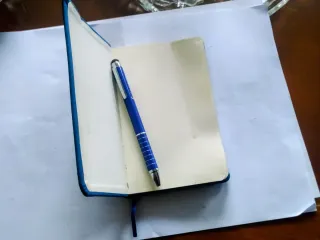 Agenda azul fotocasa.es para apuntes con bolígrafo