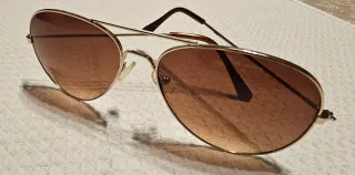 Gafas de sol aviador doradas y marrones