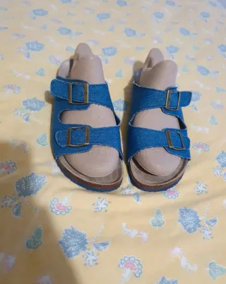 Sandalias Denim con Hebillas Doradas