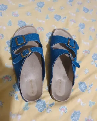 Sandalias Denim con Hebillas Doradas