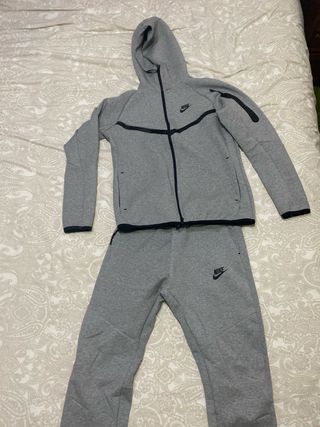 Conjunto Nike Tech Fleece Gris