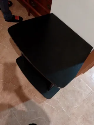 Mesa TV con ruedas