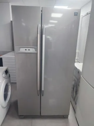 Nevera americana marca Daewoo plateada Con garantí