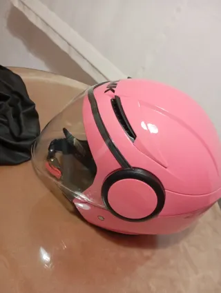 Casco de moto rosa SMK sin estrenar.
