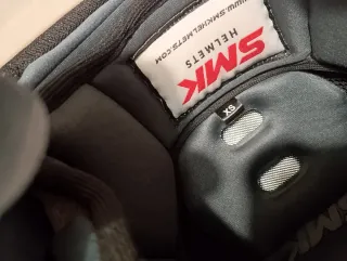 Casco de moto rosa SMK sin estrenar.