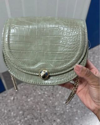 Bolso H&M verde efecto cocodrilo