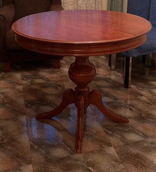 Mesa redonda de madera