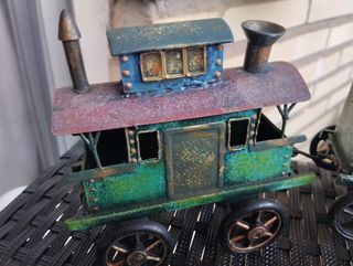 Tren antiguo de chapa