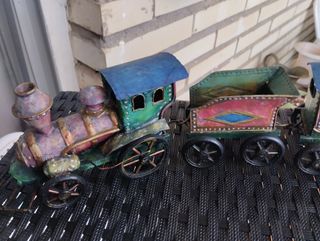 Tren antiguo de chapa