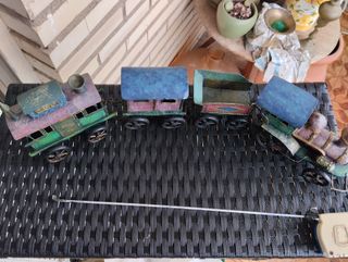 Tren antiguo de chapa