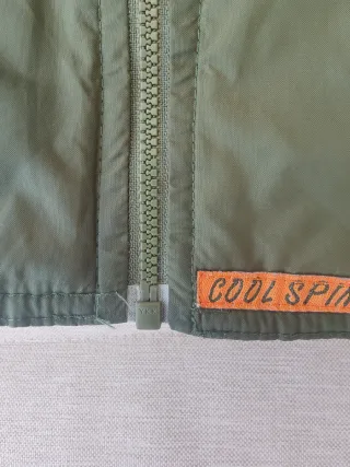 Chaleco verde con capucha 9-12 meses