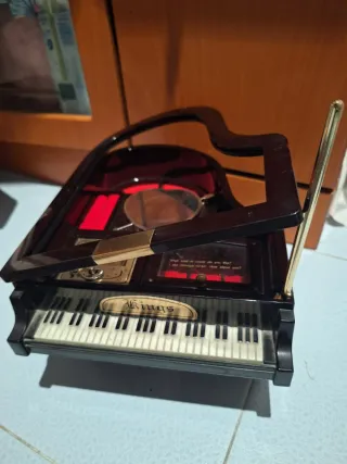 Joyero musical piano corazón
