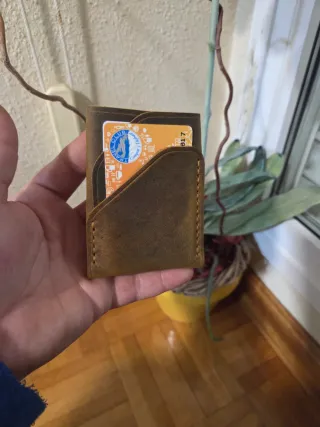 Cartera de cuero artesanal