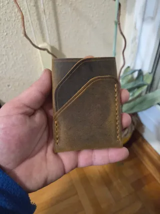 Cartera de cuero artesanal
