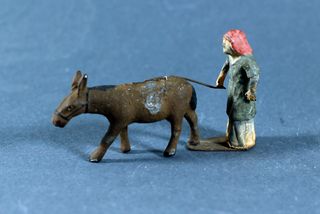 FIGURA EN PLOMO DE CAMPESINA CON BURRO PARA BELEN