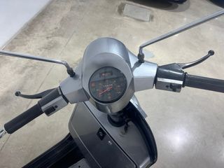 Vespa 200 Iris Negra y Plateada Pocos km