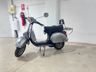 Vespa 200 Iris Negra y Plateada Pocos km