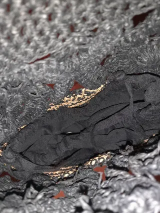 Bolso de crochet negro y beige