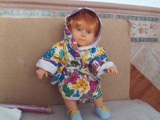 Muñeco Baby Feber con albornoz original