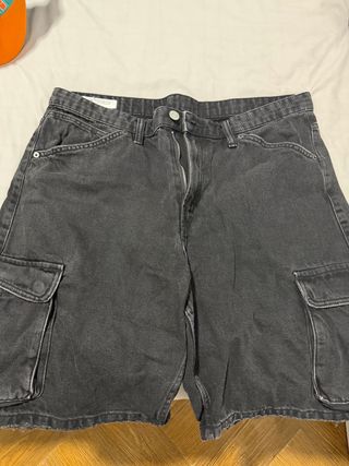 Pantalón cargo vaquero negro Zara