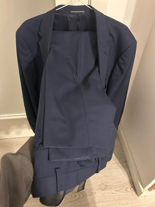 Traje azul marino nuevo