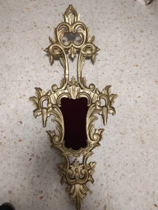 Marco decorativo dorado estilo barroco reliquias