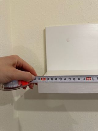 Estantería de pared blanca para salón