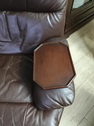 Sillón reclinable de piel marrón