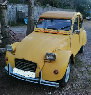 Citroën 2CV Amarillo