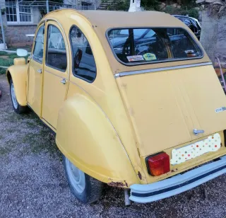 Citroën 2CV Amarillo