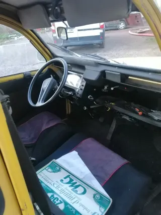 Citroën 2CV Amarillo