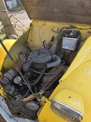 Citroën 2CV Amarillo