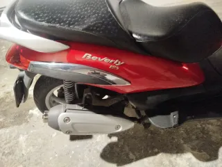 Piaggio Beverly 125 Scooter Roja