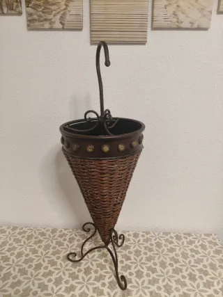 Paragüero mimbre y metal