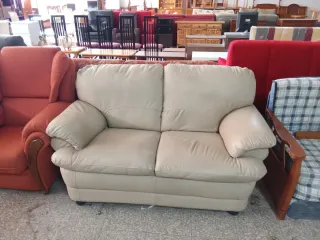 Sofá de piel beige 2 plazas
