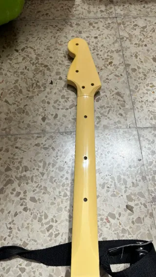 Guitarra alámbrica Fender Stratocaster de Harmonix