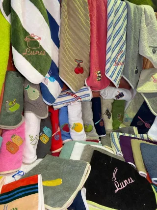 6 Pañosx7,5€ de cocina bordados ,con biés y gancho