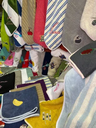 6 Pañosx7,5€ de cocina bordados ,con biés y gancho