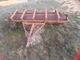 Rulo agrícola 4 metros liso con ruedas.