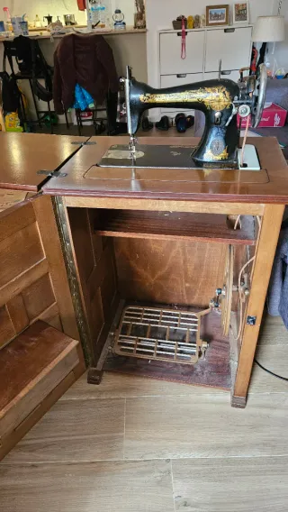 Máquina de coser Singer antigua