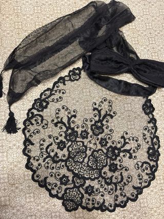 Mantilla y delantal novia alicantina