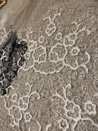 Mantilla y delantal novia alicantina