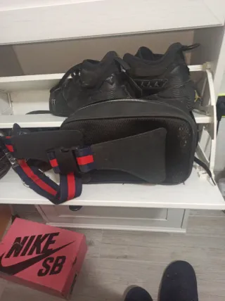 Riñonera Gucci Negra Monograma