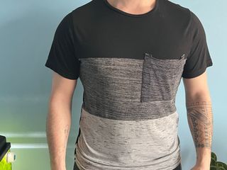 T-shirt Pull&Bear preta e cinza